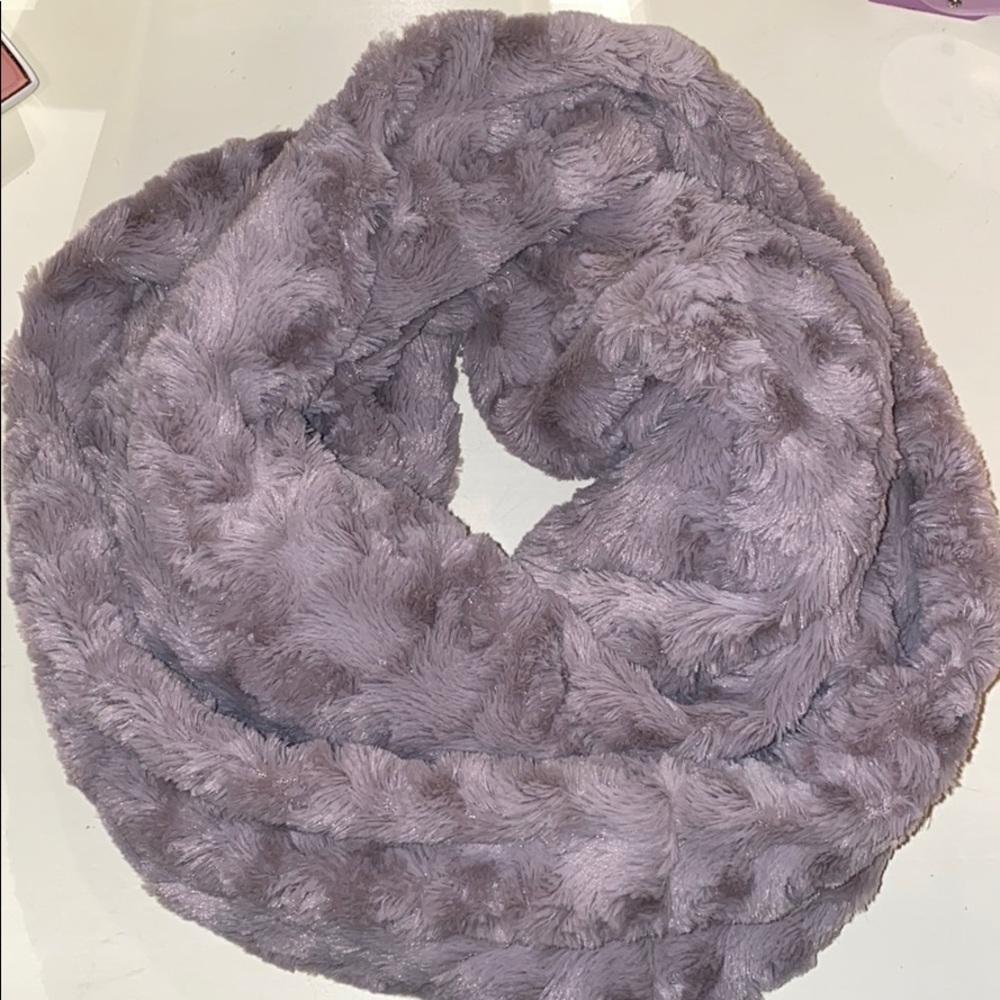 NWOT Faux Fur Scarf